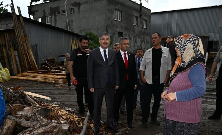 Vali Yılmaz, şiddetli yağıştan zarar gören mahalle ve köylerde inceleme yaptı