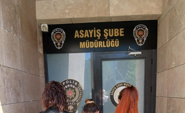1 yıl 8 ay hapis cezası ile aranan şahıs polis takibiyle yakalandı