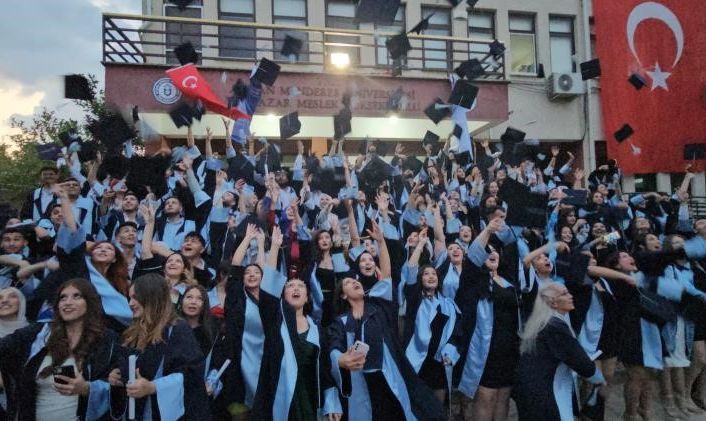ADÜ Atça ve Yenipazar MYO’da mezuniyet sevinci