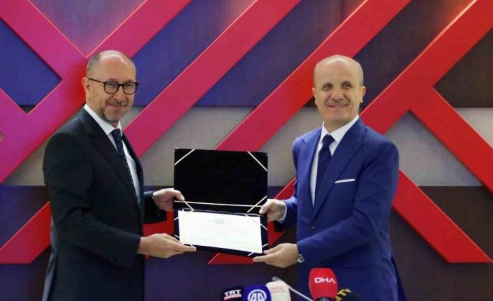 Anadolu Üniversitesi Engelsiz Üniversite Ödülleri’nden 8 Nişan ve 1 Bayrak ile döndü