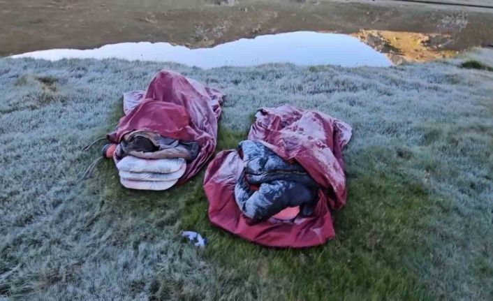 Aynı gün iki mevsimi birden yaşadılar...Tişört ile çıktı, kar montuyla geri döndü