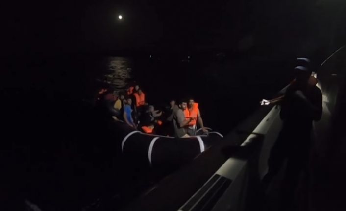 Ayvacık açıklarında Yunan unsurlarınca ölüme terk edilen 34 kaçak göçmen kurtarıldı