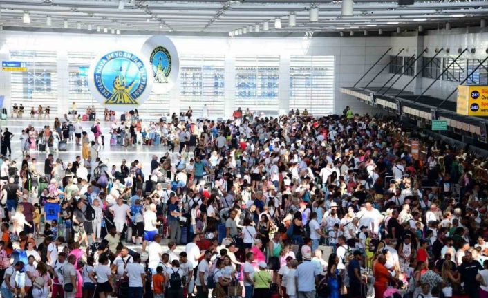 Bayram tatilinde havalimanlarında 7 milyon 916 bin 726 yolcu hizmet aldı