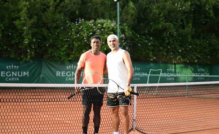 Bodrum Futbol Kulübü Teknik Direktörü Taşdemir, Seedorf’u teniste mağlup etti