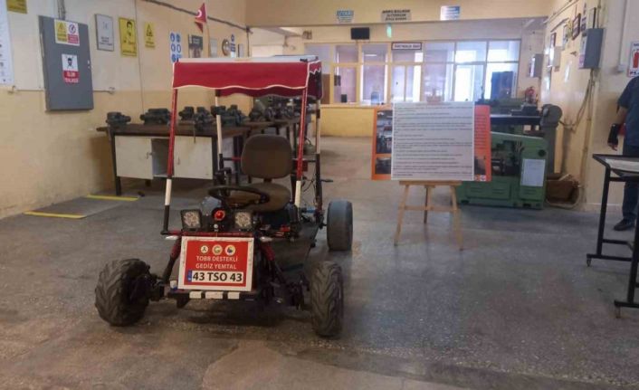 Gediz’de meslek lisesi öğretmen ve öğrencilerinin yaptığı güneş enerjisi ile çalışan araç