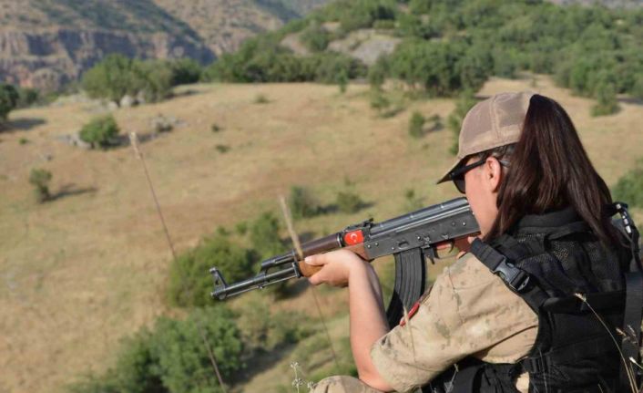 Kadın güvenlik korucusu 6 yıldır eli tetikte görev yapıyor