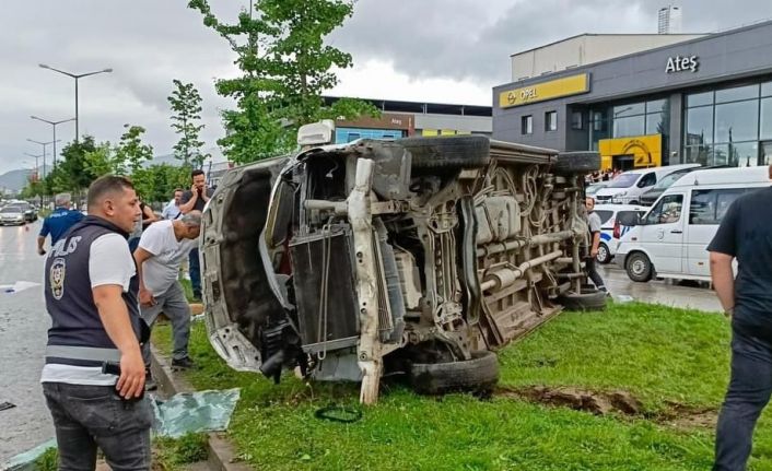 Ordu’da minibüs refüje çarparak yan yattı: 1 ölü, 4 yaralı