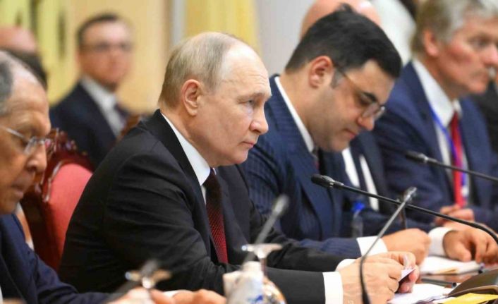 Putin: "Rusya-Vietnam ilişkileri eşitlik, karşılıklı saygı ve çıkarları göz önünde bulundurma ruhuyla gelişiyor"