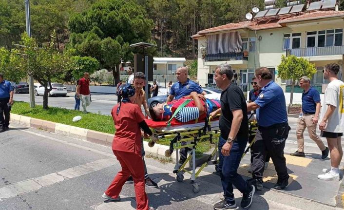 Sağlık ocağı önünde kaza yaptılar, ilk müdahale merkezde görevli doktorlardan geldi