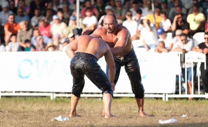 Sekapark Altın Kemer Yağlı Güreşleri’nde altın kemerin sahibi Ali Gürbüz oldu