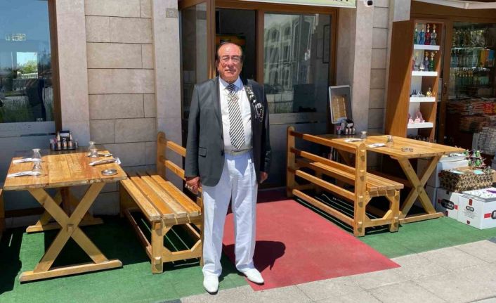 Yaşına rağmen her gün Konya’nın en şık giyineni o oluyor