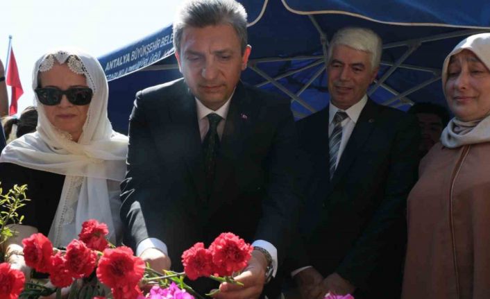 15 Temmuz Demokrasi ve Milli Birlik Günü etkinlikleri şehit mezarlarını ziyaret ile başladı