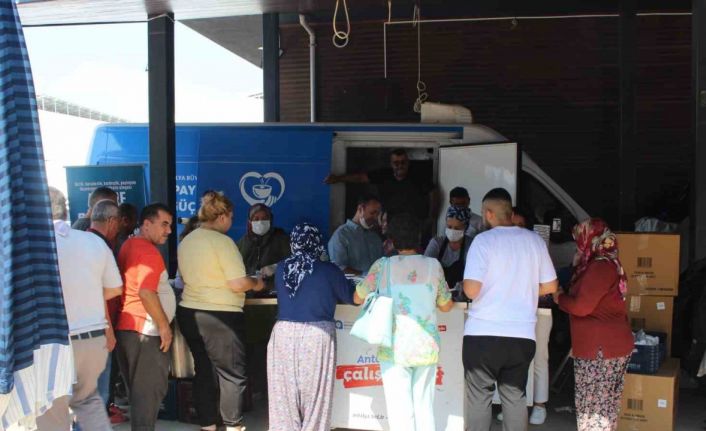 Büyükşehir Belediyesi’nin aşure ikramları sürüyor