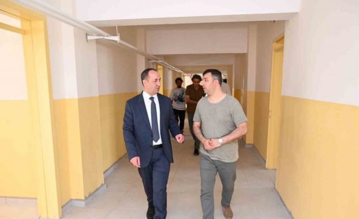 Deprem güçlendirme çalışmaları devam eden okullar ziyaret edildi