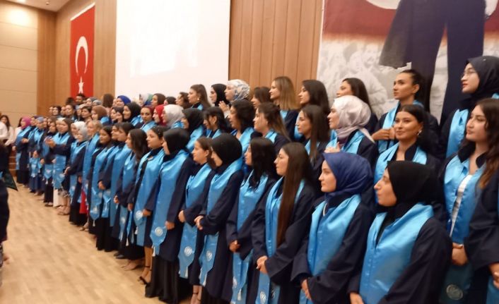 Develi Hüseyin Şahin MYO’da mezuniyet ve Şed Bağlama töreni düzenlendi