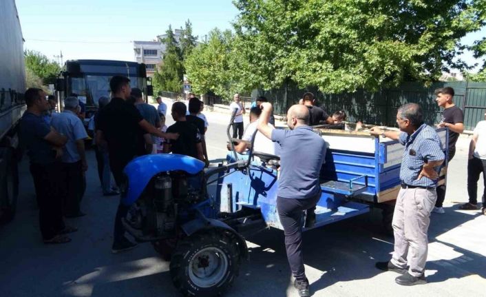 Malatya’da MOTAŞ’ın hatlarını iptal ettiği mahalleli çapa motoru ile yol kesti