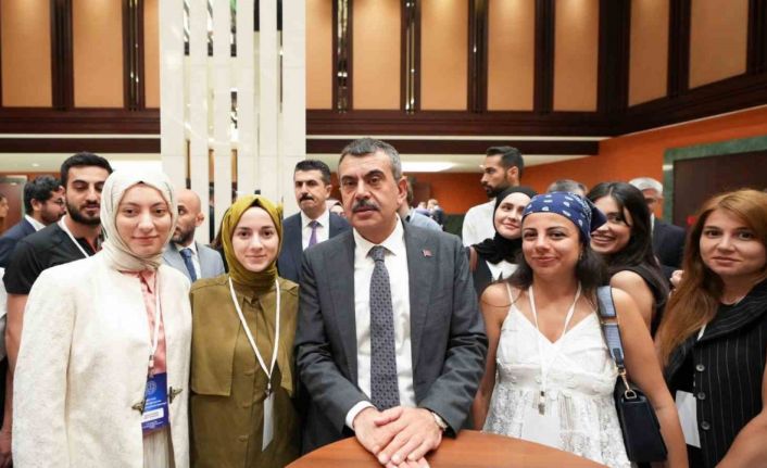 Milli Eğitim Bakanı Tekin, 2023 YLSY bursiyerleri ile bir araya geldi