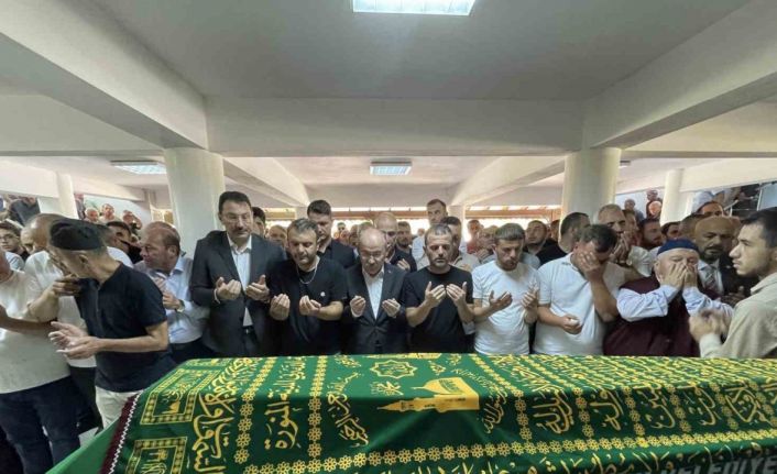 Silahlı saldırı neticesinde hayatını kaybeden eski belediye başkanı son yolculuğuna uğurlandı
