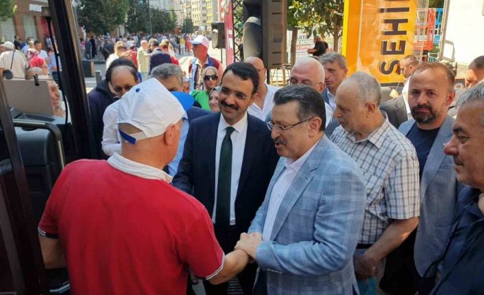 Trabzon Büyükşehir Belediyesi ve SGK işbirliği ile emekliler Çanakkale’nin yolunu tuttu