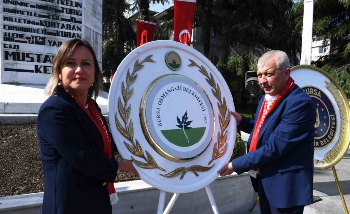 Atatürk’ün Cumhurbaşkanı olarak Bursa’ya gelişinin 100. yılı anısına çelenk sunumu yapıldı
