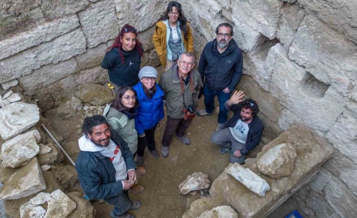 Bakan Ersoy duyurdu: Sahne restorasyonu çalışmalarında Hellenistik Döneme ait ’Skylla Grubu’ heykelleri keşfedildi