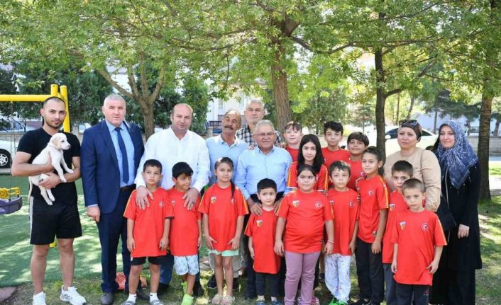 Başkan Büyükkılıç; Eskişehir Bağları’nda 3 mahalle muhtarı ve vatandaşlarla bir araya geldi