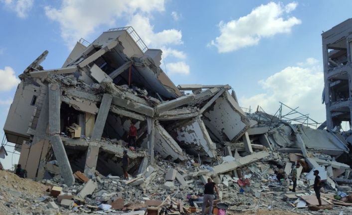 İsrail ordusu, kısmen çekildiği Deir el-Balah’ta büyük yıkım bıraktı