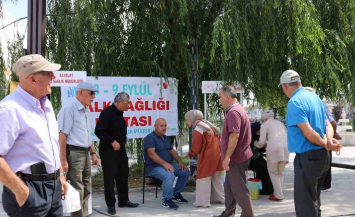 Bayburt’ta Halk Sağlığı Haftası etkinlikleri: vatandaşların şeker ve tansiyon ölçümleri yapıldı