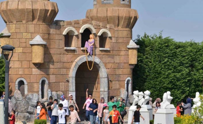 Konya’da yaz tatilinin gözdesi yine 80 Binde Devr-i Alem Parkı oldu