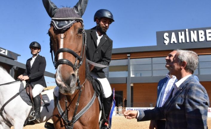 Şahinbey’de engel atlama teşvik müsabakaları tamamlandı