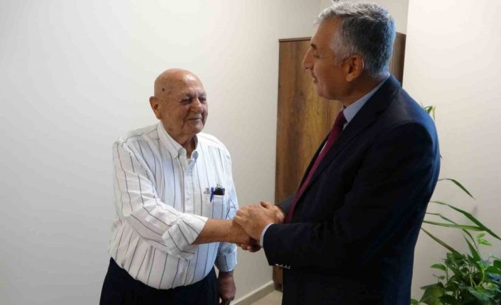 56 yıl kesintisiz görev yaptığı kurumdan 84 yaşında emekli oldu