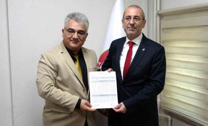 AK Parti Kütahya Merkez İlçe Murat Afşarünal mazbatasını alarak görevine başladı