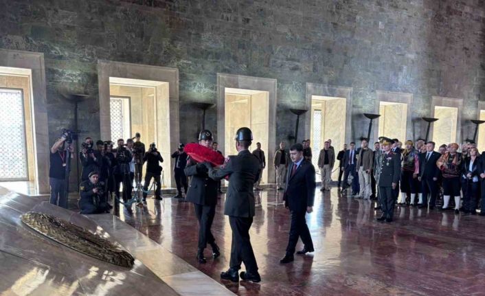 Ankara’nın başkent oluşunun 101. yıl dönümü, Anıtkabir ve 1. Meclis binasında düzenlenen törenlerle kutlandı