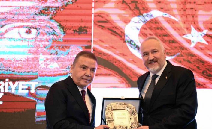 Antalya Belediye Başkanı Böcek: “Turizme hizmet için daha fazla pay almalıyız”
