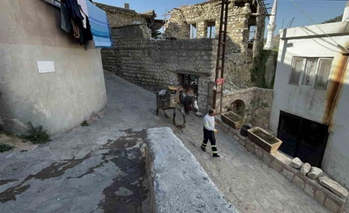 Araç giremeyen dar ve engebeli sokakların temizliği Kıroğlan’dan soruluyor