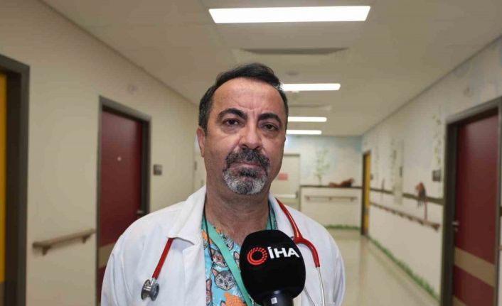 Bağırsak hastalığı nedeniyle yaşama ihtimali düşük olan 6 aylık bebek, ameliyatla sağlığına kavuştu