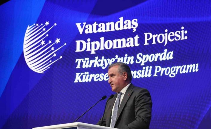 Bakan Bak: “Ülke, dünya, hak, hukukla ilgili konuları spor ile güzel bir şekilde ifade ediyorsunuz”