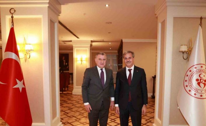 Başkan Alemdar müjdeyi verdi: 2 ilçeye spor salonu ve mahallelere futbol sahası