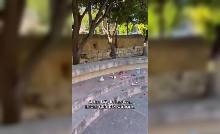 Başkan Sevindi, yeşil alanlara atılan çöplerin görüntülerini bu sözlerle paylaştı: "Bunu böyle bırakan insan olamaz"