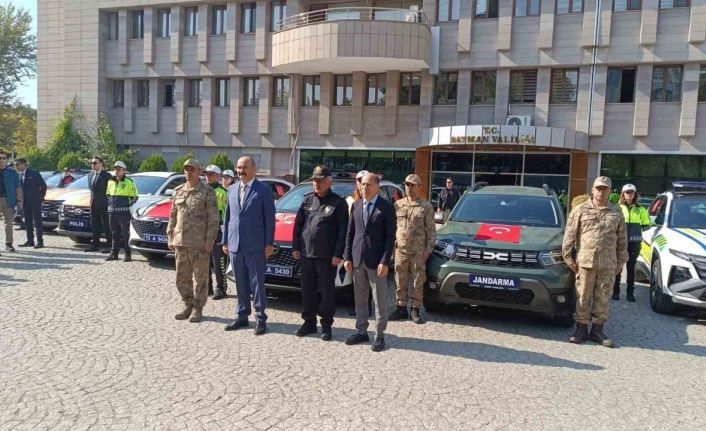 Batman’da emniyet ve jandarmaya 19 yeni araç törenle teslim edildi