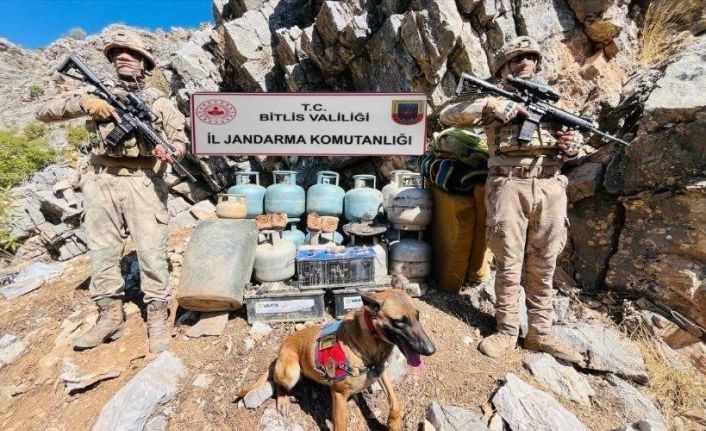 Bitlis’te terör örgütüne ait sığınakta çok sayıda malzeme ele geçirildi