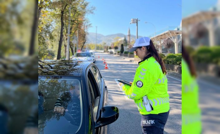 Bursa Emniyet Müdürlüğü 1 haftalık bilançoyu açıkladı: 9 bin 341 araç sürücüsüne idari ceza kesildi