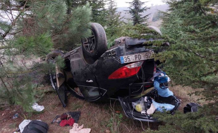 Cenazeye giden otomobil takla attı: 3 yaralı