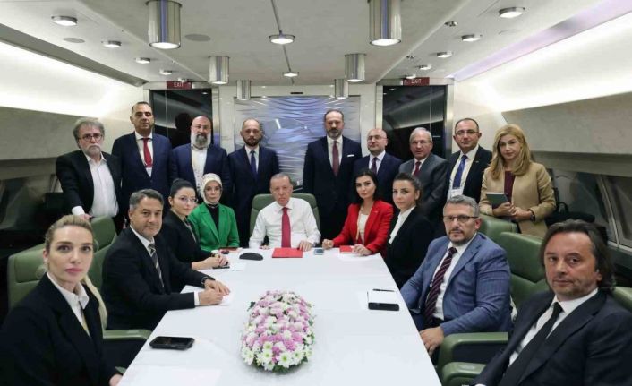 Cumhurbaşkanı Erdoğan: "Genel başkan yardımcılarında bazı değişiklikler olabileceği gibi aynı şekilde kabinede de duruma göre değerlendirmelerimizi yaparız"