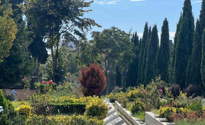 DNA incelemesi için 3 Ekim’de mezarı açılan Cem Garipoğlu’nun cenazesi, yeniden defnedilmek üzere Karacaahmet Mezarlığı’na getirildi.