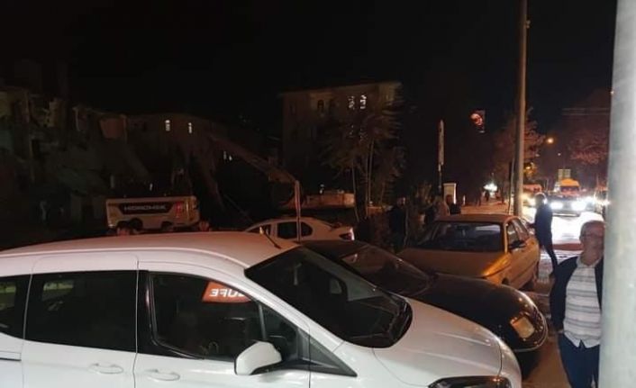 Elazığ’da 4 araçlı zincirleme kaza: Savrulan aracın çarptığı yaya ağır yaralandı