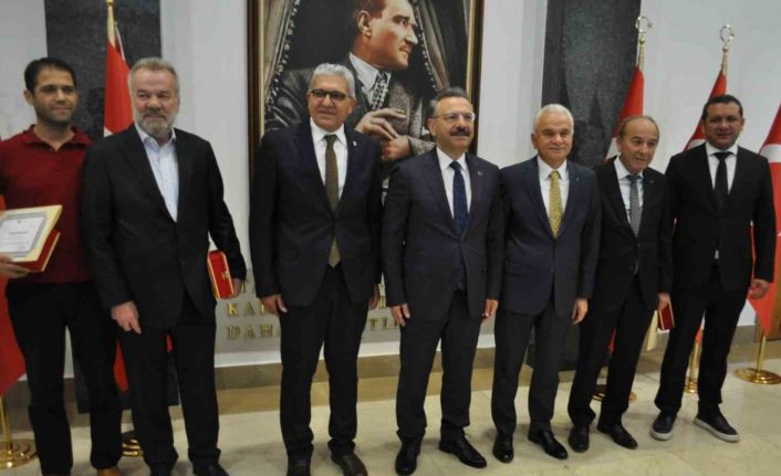 Emniyet ve jandarmaya alınan araçlar için destek olanlara teşekkür belgesi ve plaket takdim edildi