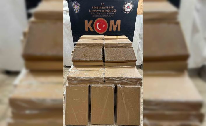 Eskişehir’de 75 bin dal kaçak makaron ve 140 bin adet sigara filtresi ele geçirildi