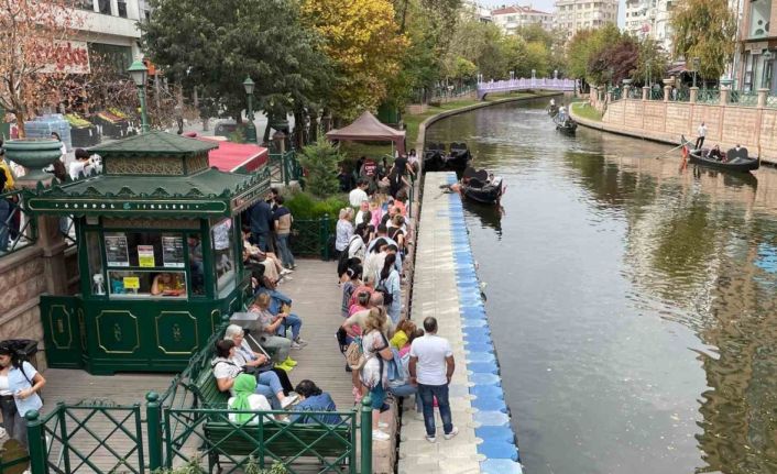 Eskişehir’de gondol sırası yoğunluğu oluştu