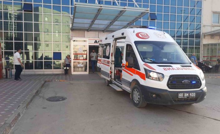 Fiat-Tofaş ağaca çarparak ikiye ayrıldı, araçtaki iki kişi hayatını kaybetti